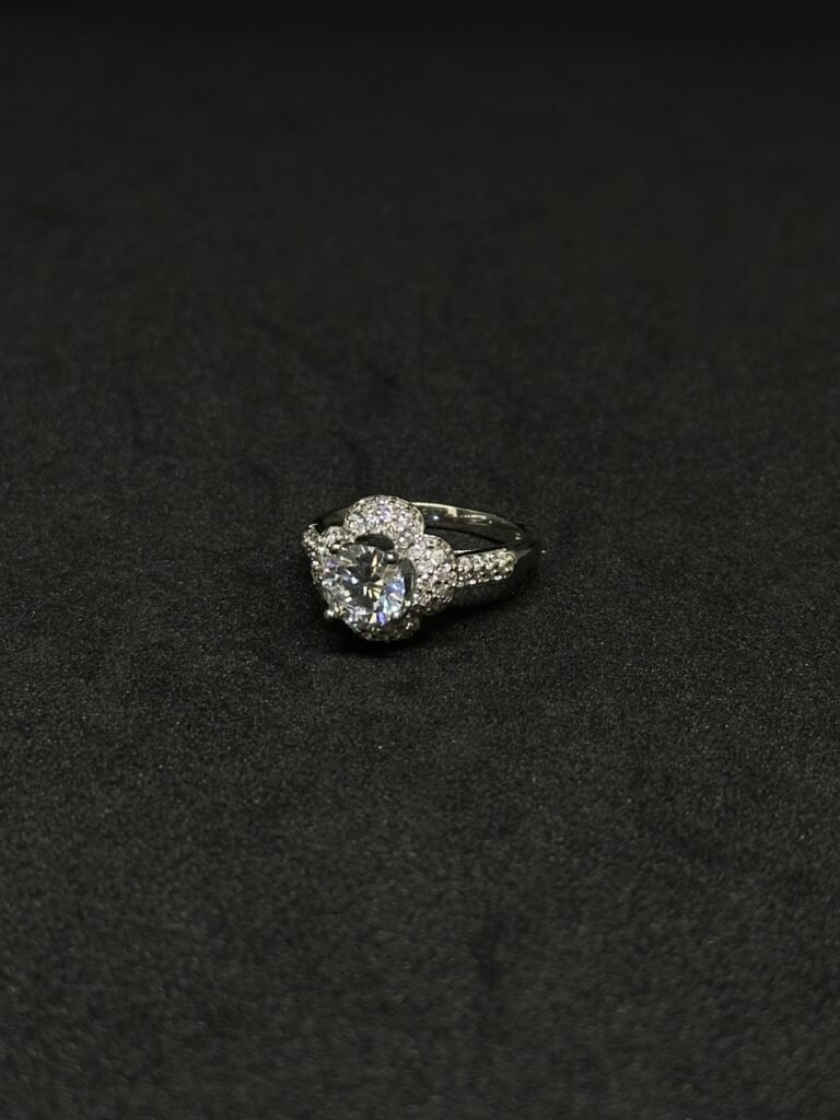 Flower Shape Ring with Big Diamond