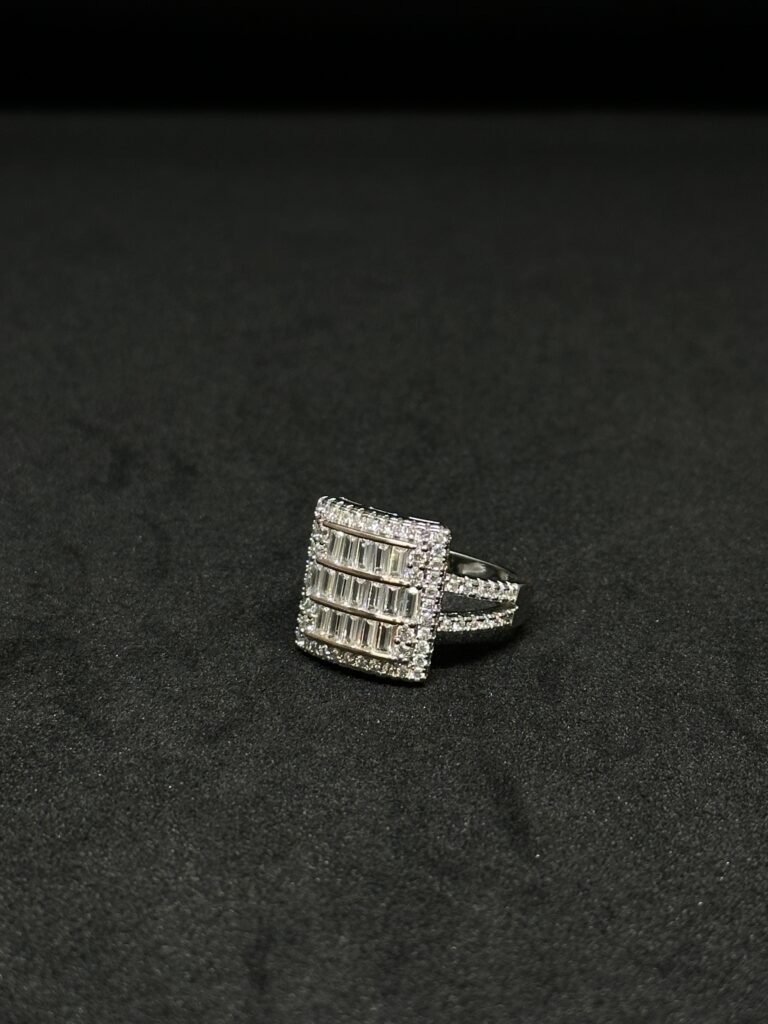 Elegant Luxury Décor Ring
