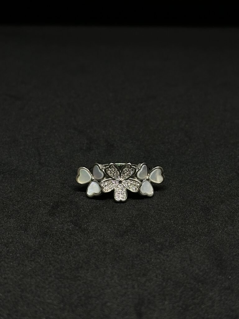 Elegant 3 Flower Ring