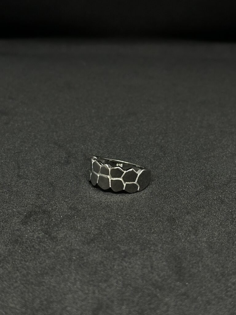 Elegant Honeycomb Ring