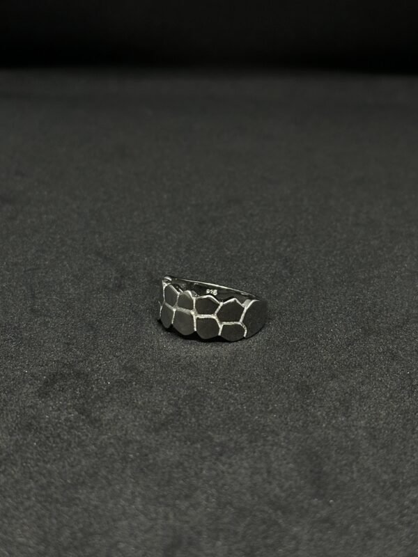 Elegant Honeycomb Ring