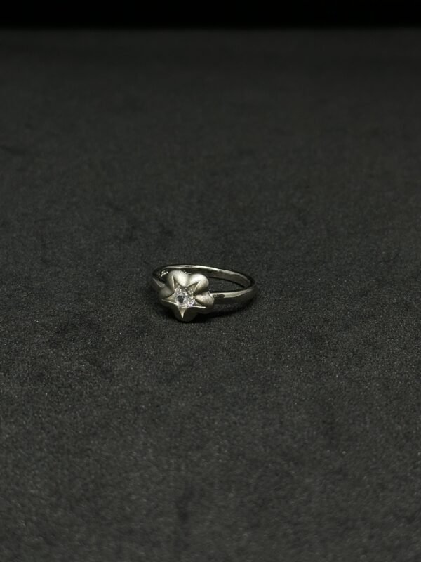 Elegant Flower Shape Ring