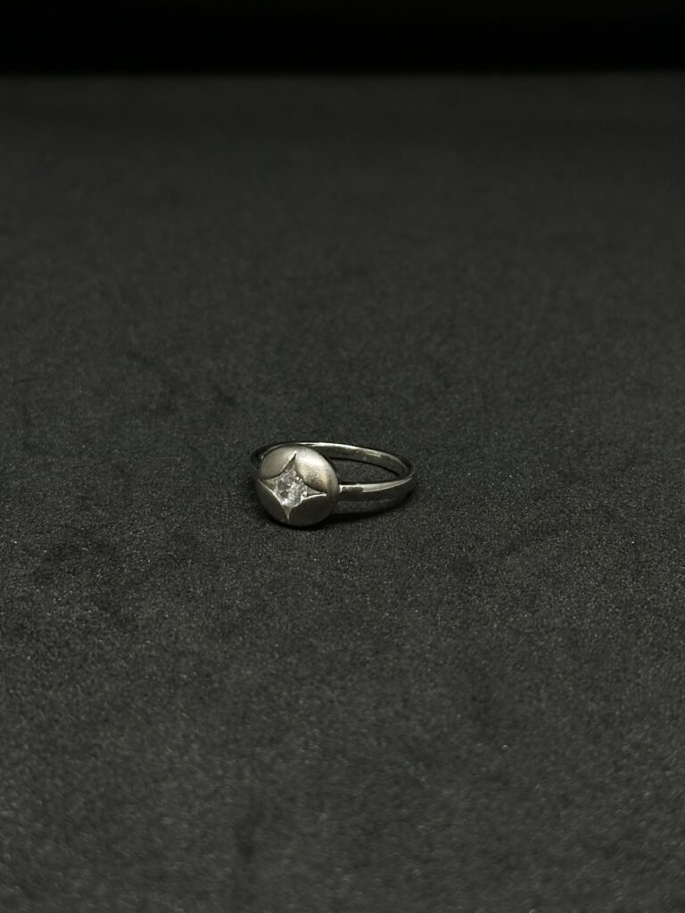 Elegant Round Diamond Ring