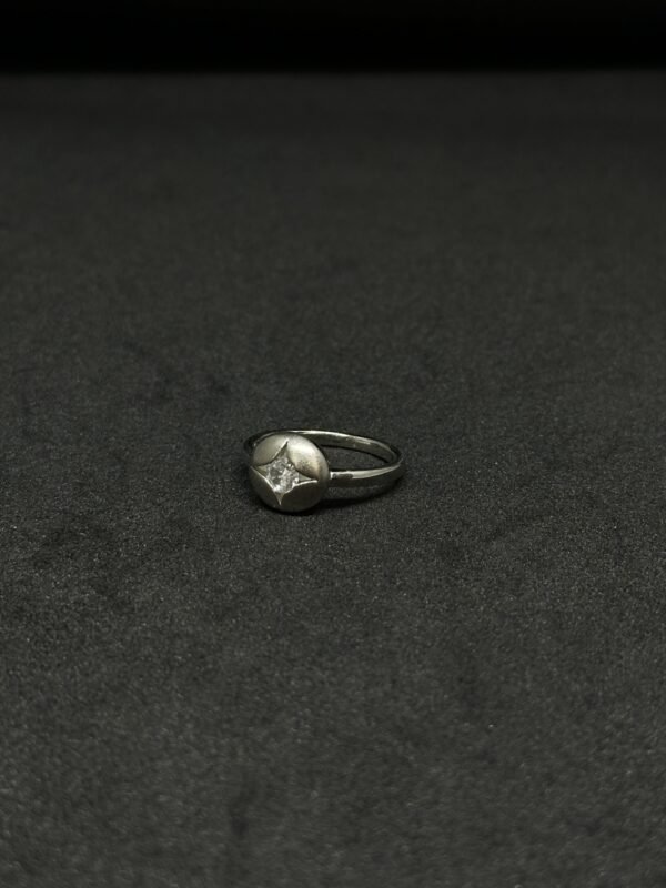 Elegant Round Diamond Ring