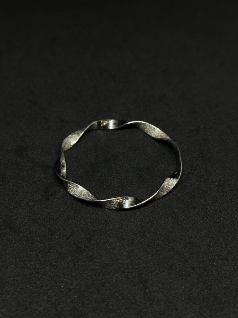 Swiral Stiff Bracelet for Women