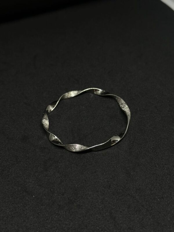 Swiral Stiff Bracelet for Women - Image 4