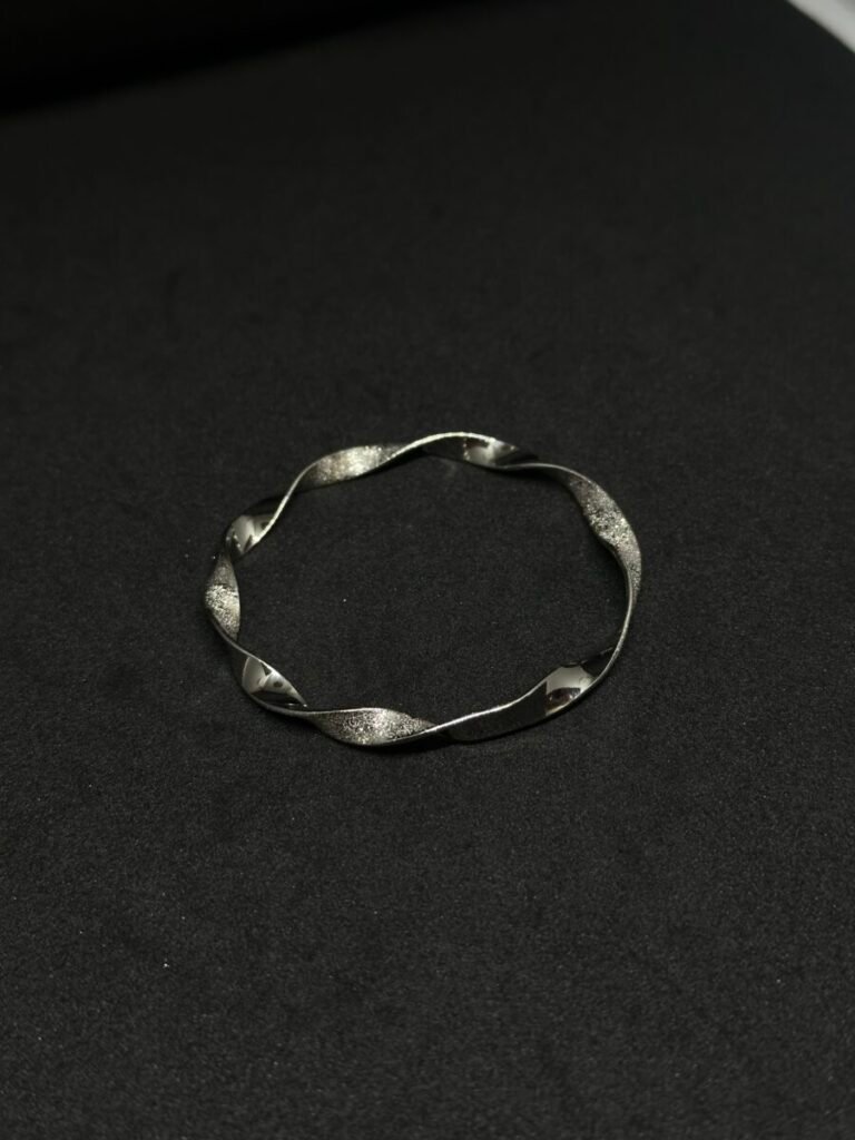 Swiral Stiff Bracelet for Women