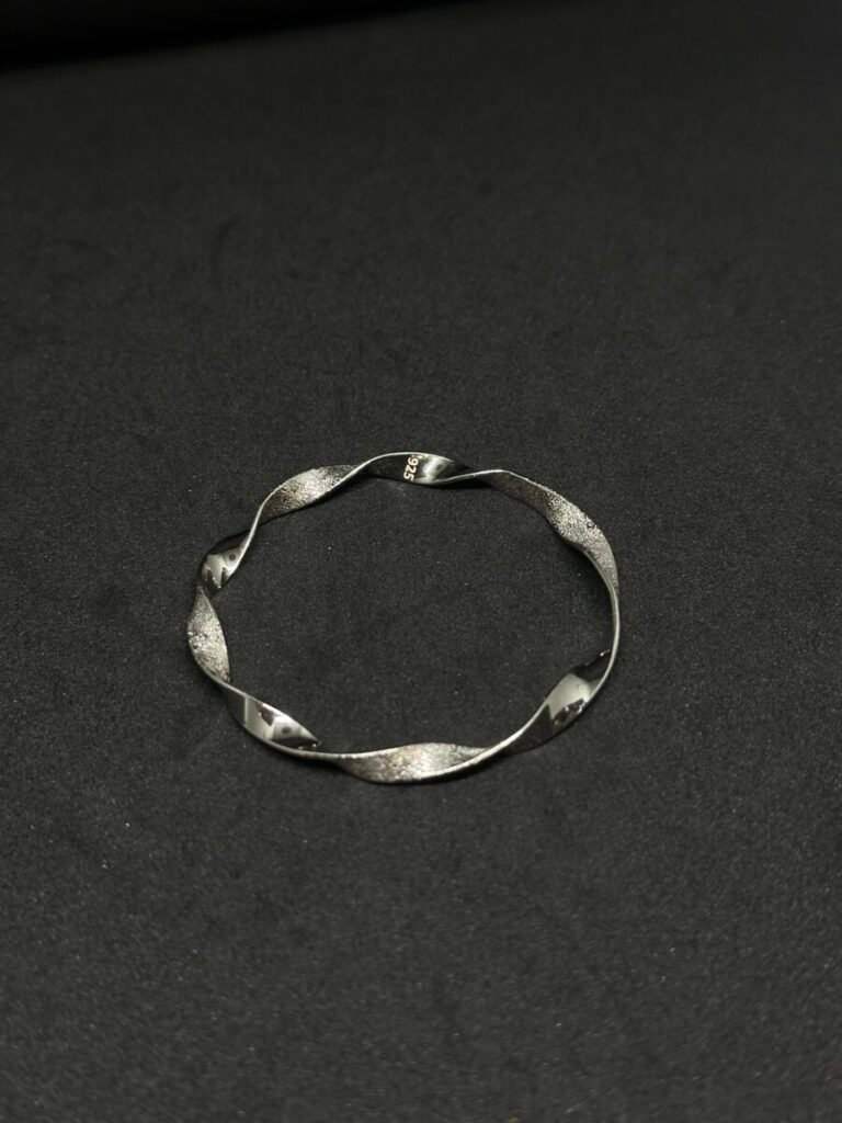 Swiral Stiff Bracelet for Women