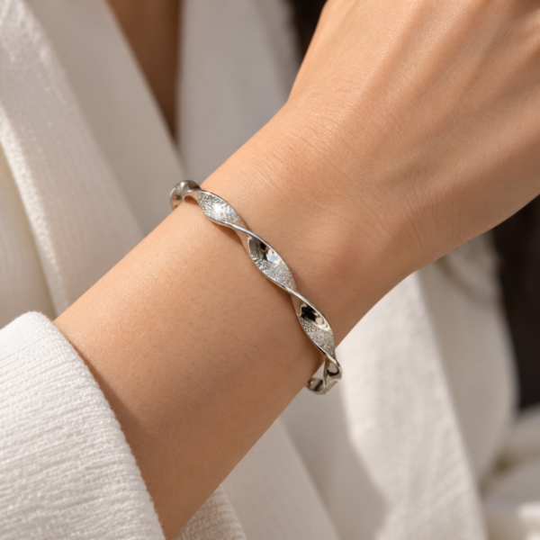 Swiral Stiff Bracelet for Women - Image 1