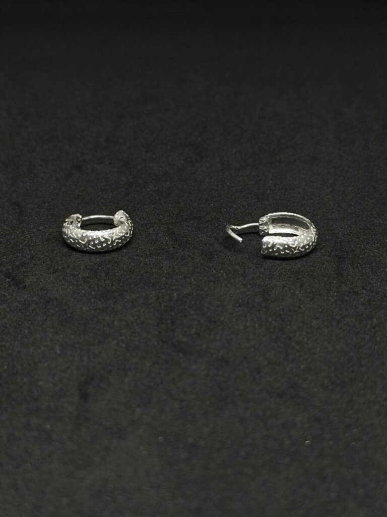 Elegant Silver Baali