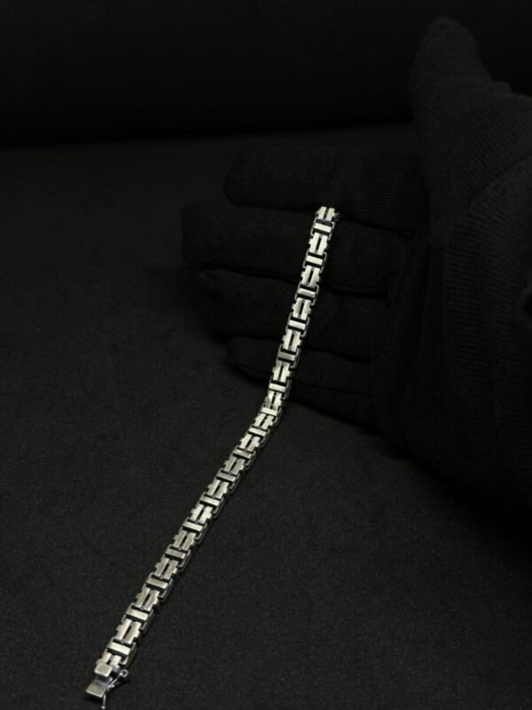 Men’s Bracelet: Timeless Style