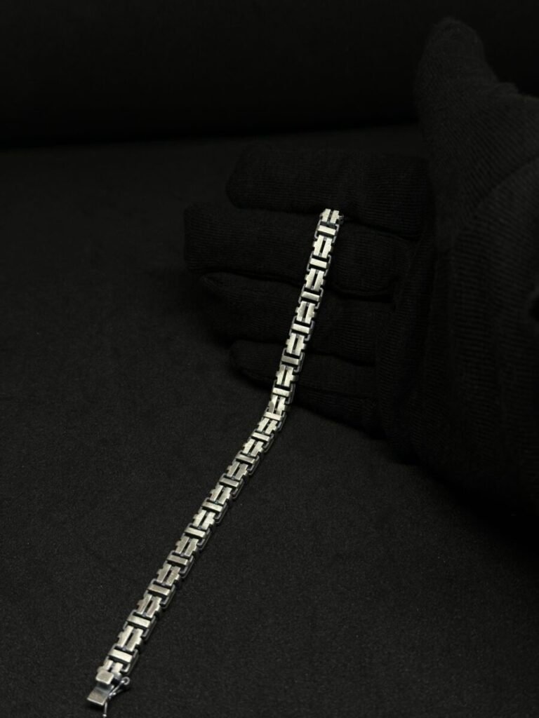 Men’s Bracelet: Timeless Style