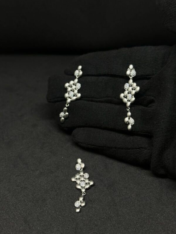 Matt Finish Design Pendant Set