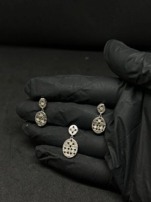 Delicate and Beautiful Pendant Set - Image 2