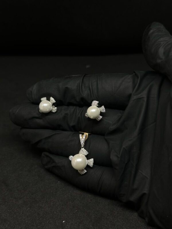 Moti Flower Pendant Set