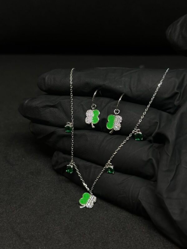 Green Leaf Chain Pendant