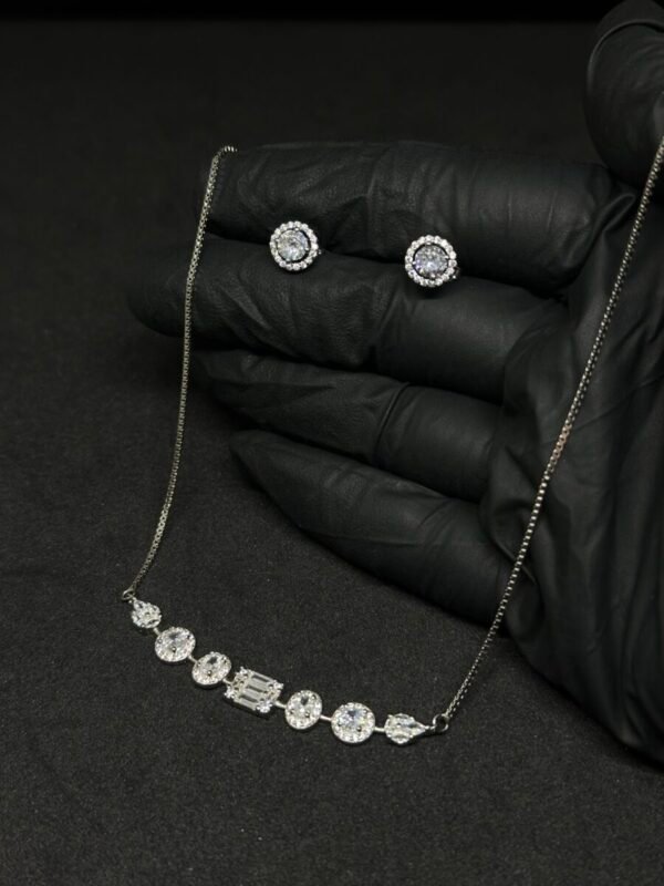 Solitare Inspired Design Chain Pendant