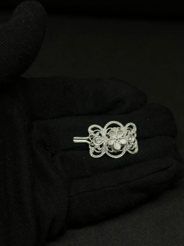 Elegant Woman's Hairpin