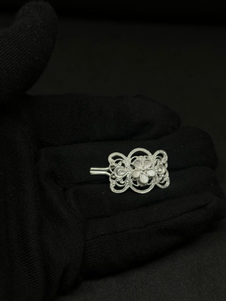 Elegant Woman's Hairpin