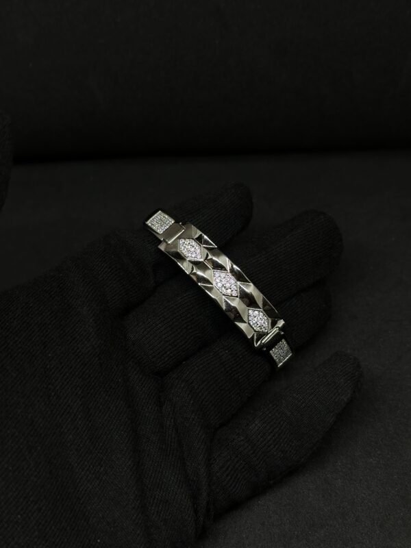 Honey Comb with Diamond Hint