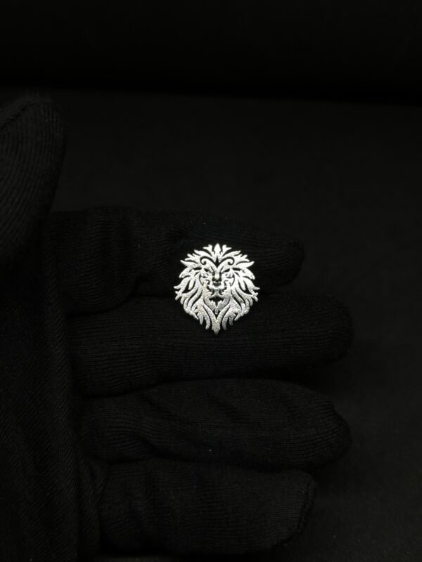 Elegant Lion Brooch - Image 2
